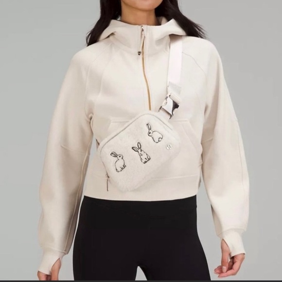 Lululemon Limited Edition Everywhere
Belt Bag Fleece New Year - Picture 4 of 10